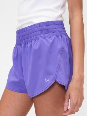NWT GapFit 3” Mid Rise Runaround Shorts Iris Purple Size Small